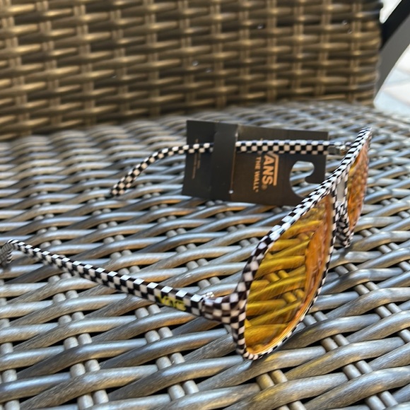 Vans Summer Holiday UV Protect Shades Sunglasses
NWT - Picture 6 of 16
